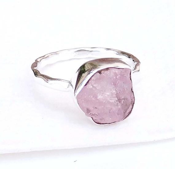 Rough Rose Quartz Ring, 925 Sterling Silver Ring, Hammered Band Ring, Pink Gemstone, Can Be Personalized, Statement Ring, Christmas Gift