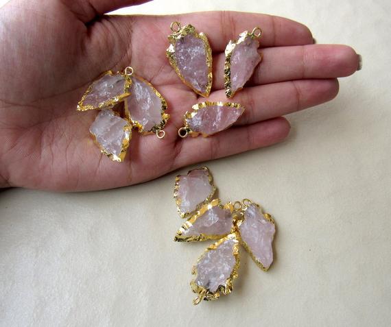 25 Pieces Raw Rose Quartz Arrowheads, Electroplated With Gold Edge Pendant Connectors, Raw Gemstone Connectors, 26 - 31mm, Sku-ah3