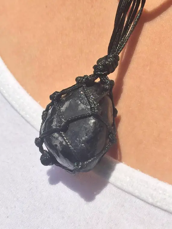 Apache Tears Obsidian Necklace, Apache Tears Jewelry, Mourning Jewelry, Chakra Necklace, Black Stone Pendant, Macrame Healing Stone Necklace