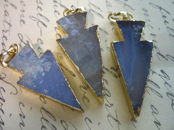 Agate Arrowhead, Blue Lace Agate Arrow Head Pendant Charms, 30-40 Mm, Gold Electroplated Bail, Wholesale, Ap10.5 Ap10.4