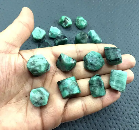 10 Pieces Unpolished Emerald 18-20 Mm Raw,untreated May Birthstone Natural Green Emerald Rough,emerald Crystal Raw,loose Rough Wholesale