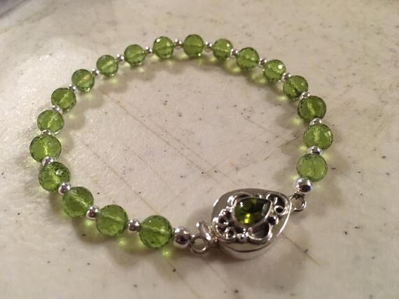 Green Bracelet - Peridot Gemstone Jewelry - August Birthstone - Beaded Jewelery - Sterling Silver - Box Clasp