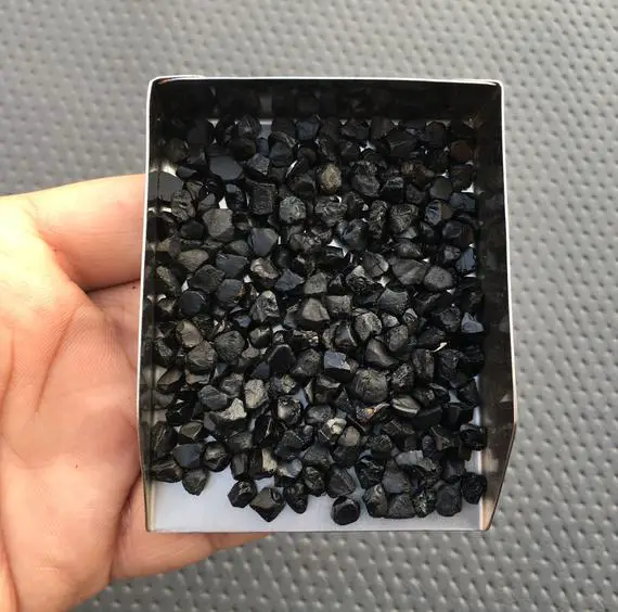 50 Pieces Spinel Rough,size 4-6 Mm Raw Spinel, Natural Black Spinel Gemstone Raw,random Raw Crystal,undrilled Gemstones Tiny Black Rough
