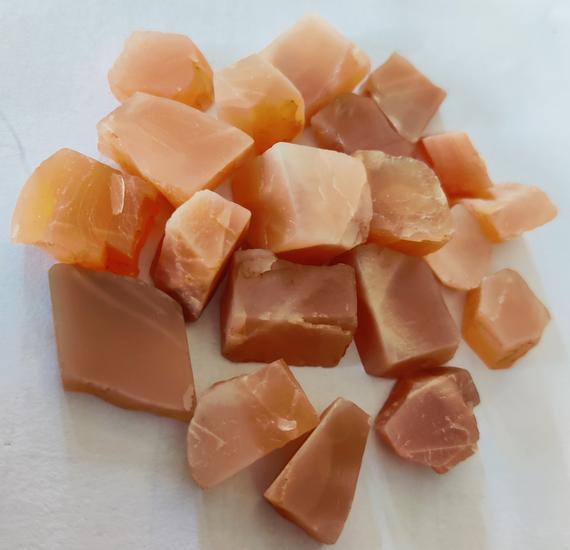 Peach Moonstone Raw 10 / 25 Piece Lot , Natural Moonstone Raw, Healing Crystal Raw 8x10,10x12,12x15,15x20 Mm Size