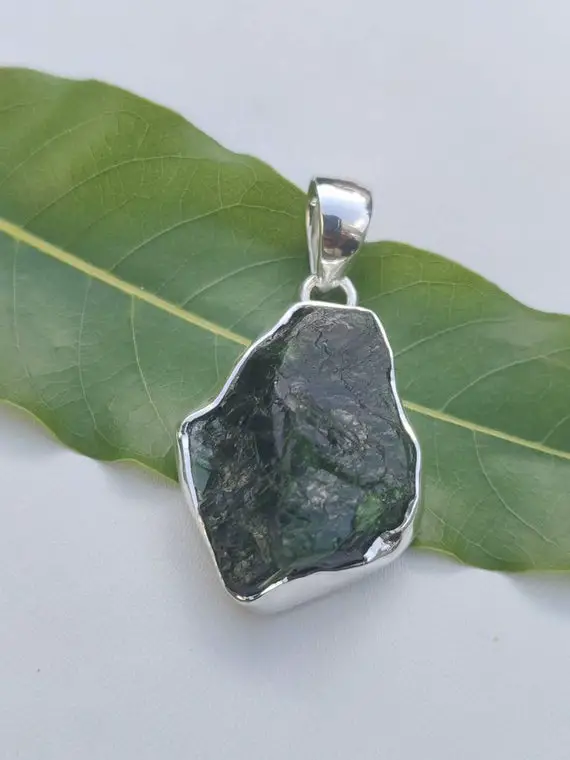 Beautiful Rough Chrome Diopside Sterling Silver Pendant,925 Purity,natural Raw Stone,32*22*8mm Size,chrome Unblocks Your Heart Chakra