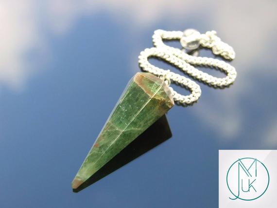 Green Diopside Pendulum Natural Gemstone Point Dowsing Scrying Divination Crystal Dowser Reiki Chakra Healing Stone
