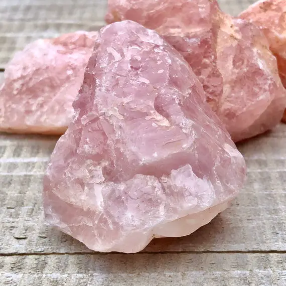 metaphysical uses for raw rose quartz