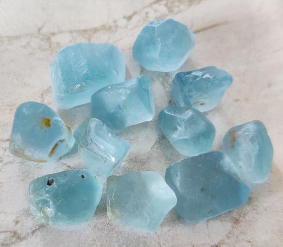 Blue Topaz Raw  10 / 25 Piece Lot , Blue Topaz Crystal, Natural Gemstone, Healing Crystal Raw,8x10, 10x12,12x15,15x20 Mm Size Available