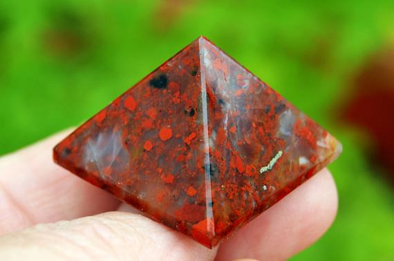 Red Jasper Stone Pyramid - 30mm Healing Crystal Pyramid - Cleansing Energy For Home - Reiki Pyramid - Feng Shui Gemstones
