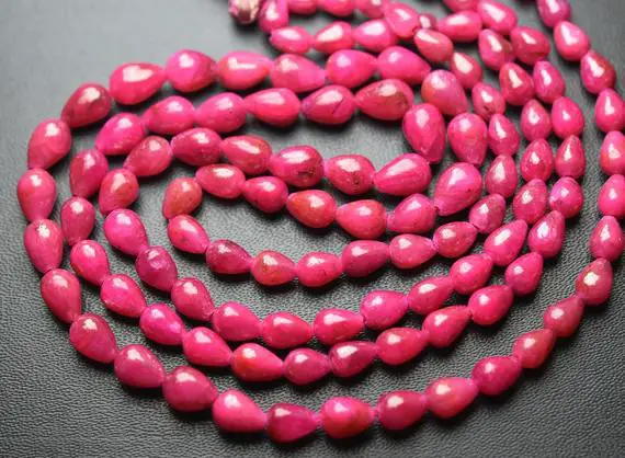 8 Inch Strand,natural Dyed Ruby Smooth Drops Shaped Briolettes. 7-9mm