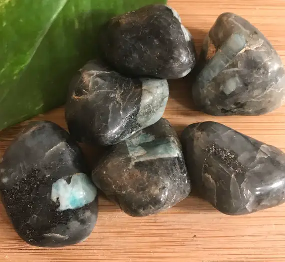 Tumbled Emerald Stones Set With Gift Bag And Note