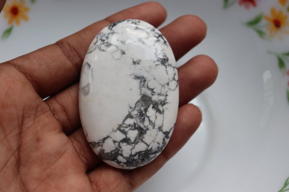 Natural  Howlite Crystal, White Howlite Stone, Tumbled Stone, Healing Crystal, Pocket Stone, Palmstone Healing Calming Reiki.