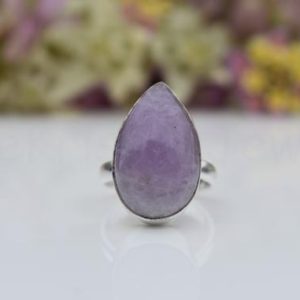 Shop Kunzite Rings! Pink Kunzite Ring, Sterling Silver Ring, Pear Stone Ring, Statement Ring, Cabochon Gemstone, Simple Band Ring, Natural Gemstone, Sale | Natural genuine Kunzite rings, simple unique handcrafted gemstone rings. #rings #jewelry #shopping #gift #handmade #fashion #style #affiliate #ad