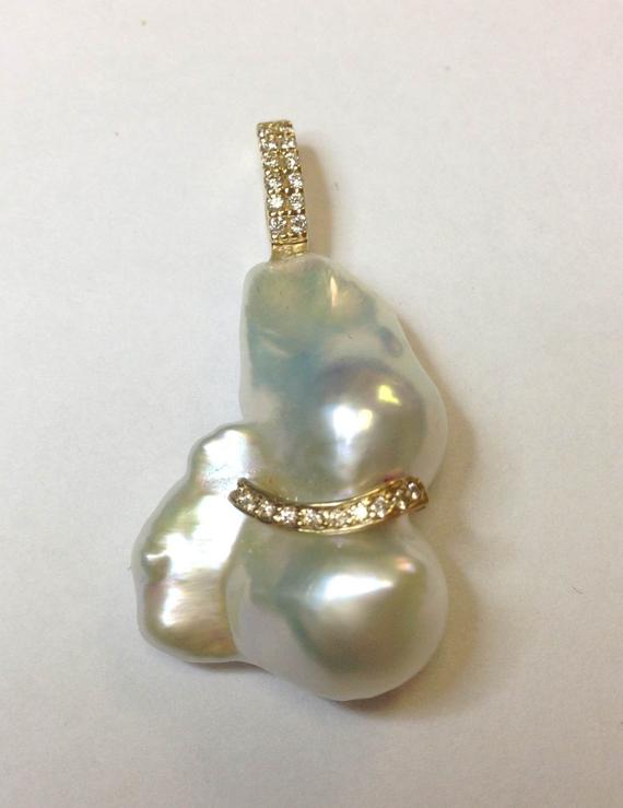 Natural Freshwater Pearl Pendant In 14k Yellow Gold!!