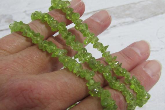 Peridot Stretchy Chip String Bracelet G250