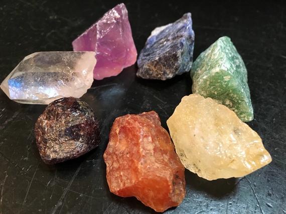 Raw Stone 7 Chakra Set - Seven Piece Chakra Crystal Kit - Chakra Balancing Set - Healing Crystals And Stones - Raw Chakra Stones Starter Kit