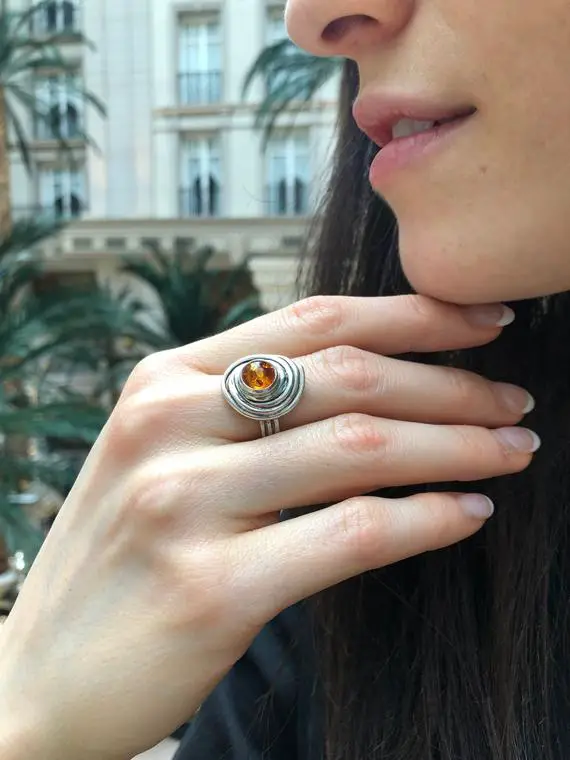Swirl Ring, Natural Amber, Solitaire Ring, Vintage Ring, Yellow Ring, Round Ring, Bohemian Ring, Amber Ring, Spiral Ring, Solid Silver Ring