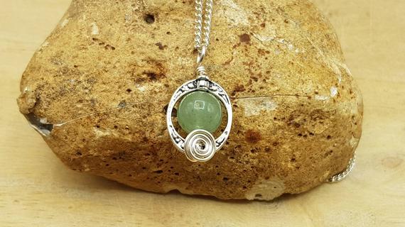 Minimalist Aventurine Pendant Necklace. Green Reiki Jewelry Uk. Women's Silver Plated Wire Wrap Oval Frame Necklace. 10mm Stone