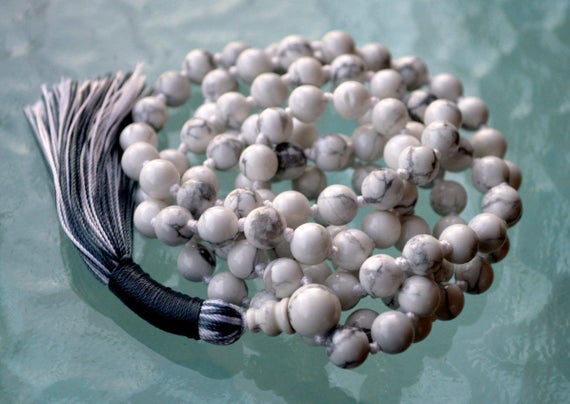 Howlite Mala Necklace, 108 Mala Beads, White Mala Necklace, Howlite Necklace, Knotted Mala, Howlite Jewelry, White Necklace Summer Jewelry