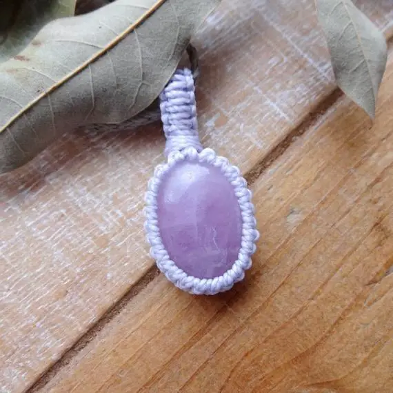 Pink Kunzite Stone Necklace, Depression Anxiety Healing Stones, August September Birthstone, Pink Gemstone Macrame Pendant Necklace