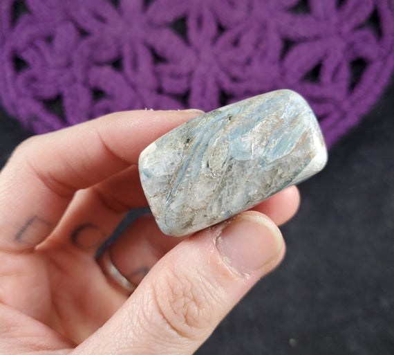 Natural Blue Kyanite Small Palmstone Gallet Crystal Palm Stones Crystals Pakistan