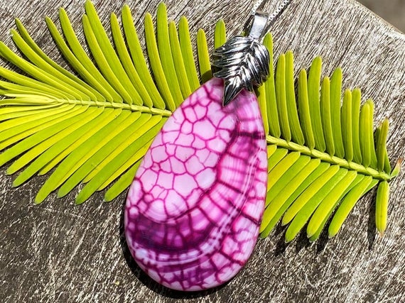 Dragons Vien Fire Agate Healing Stone Necklace With Positive Healing Energy! Dragons Vien Fire Agate Healing Stone Necklace With Positive Healing Energy!