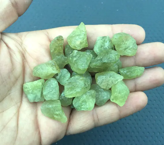 10 Pieces Green Grossular Garnet,size 16-20 Mm Gemstone Natural Green Garnet Raw,chromium Garnet Crystal, Green Garnet Rough Making Pendant