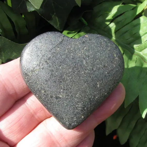 Hematite Heart Stones For Balance And Healing, Divination Crystal, Protection And Ant-anxiety Stone, Negative Energy Absorption Stone