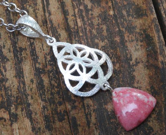 Handmade Pink Thulite Sterling Silver Pendant Necklace – Botanical Design Handmade Pink Thulite Sterling Silver Pendant Necklace – Botanical Design