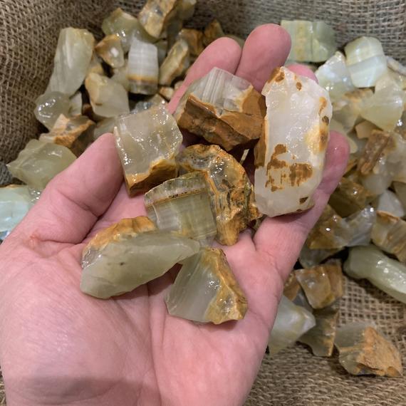 Winter Sale!! 500 Carat Lots Of Green Onyx Rough Plus A Very Nice Free Faceted Gemstone