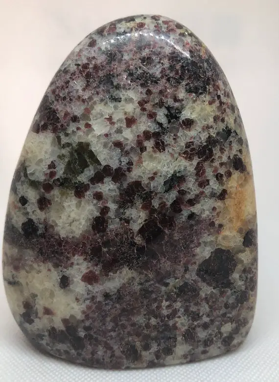 Pyrope Garnet, Beautiful Rare Large Pyrope Garnet Standing Free Form, Inspires Love, Devotion And Commitment. Healing Crystal, Healing Stone