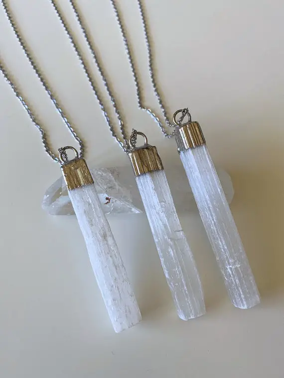 Raw Selenite Necklace For Women, Healing Stone Necklace, Crystal Pendant Jewelry, Gemstone Necklace, Gift For Her, Gift For Mom, Raw Crystal