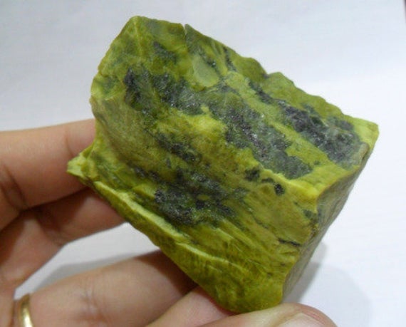 Raw Serpentine Stone, Rough Serpentine  Stones - Raw  Serpentine Crystal -  Healing Crystal And Stones  - Healing Crystals And Stones