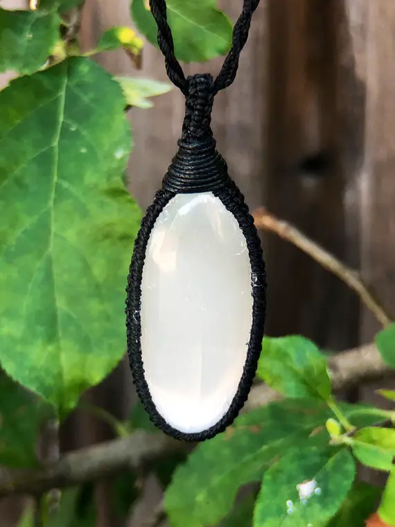 Selenite Necklace For Women, Selenite Crystal  Necklace Men, Gemstone Necklace For Mom. Macrame Necklace For Men, Macrame Gemstone Necklace