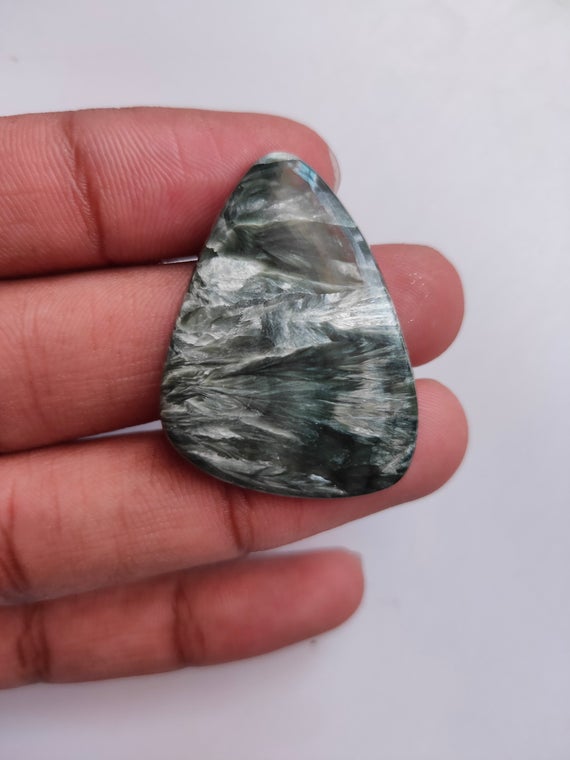 Very !!!! Rare Natural Seraphinite Cabochon Amazing Russian Seraphinite Gemstone Top Quality Green Seraphinite Dimensions-38x30x5 Wt-45ct...