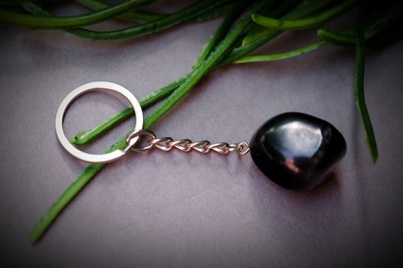 Shungite Emf 5g  Protection 0.75in. Tumble Pebble Keychain Black Crystal Healing Key Chain Travel Gifts