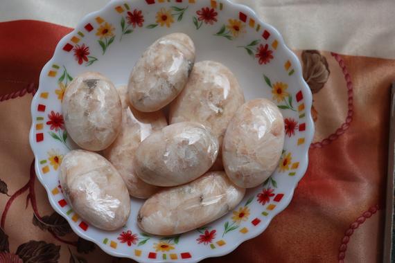 1kg Stilbite Palmstones, Chatoyant Stilbite Palmstones, High Grade Palmstones From India, 8pieces In The Lot, Stilbite Stone Scolecite India