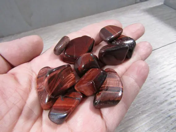 Red Tiger Eye 0.75 Inch + Tumbled Stone T484