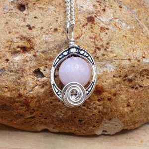 Pink Kunzite pendant. Handmade jewelry. Reiki jewelry uk. Silver plated oval frame necklace. Wire wrapped pendant. 10mm gemstone | Natural genuine Array jewelry. Buy crystal jewelry, handmade handcrafted artisan jewelry for women.  Unique handmade gift ideas. #jewelry #beadedjewelry #beadedjewelry #gift #shopping #handmadejewelry #fashion #style #product #jewelry #affiliate #ad