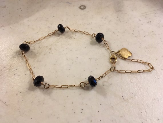 Black Bracelet - Onyx Jewellery - Gold Jewelry - Safety Chain - Gemstone - Elegant - Unique - Beaded