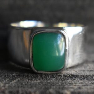 Shop Onyx Rings! mens green onyx ring,natural green onyx ring,925 silver ring,unisex green onyx ring,mens onyx ring,square shape ring,gemstone ring | Natural genuine Onyx mens fashion rings, simple unique handcrafted gemstone men's rings, gifts for men. Anillos hombre. #rings #jewelry #crystaljewelry #gemstonejewelry #handmadejewelry #affiliate #ad