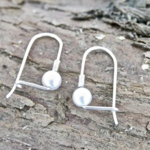 Shop Pearl Earrings! Pearl Earrings Drop -Silver – Handmade | Natural genuine Pearl earrings. Buy crystal jewelry, handmade handcrafted artisan jewelry for women.  Unique handmade gift ideas. #jewelry #beadedearrings #beadedjewelry #gift #shopping #handmadejewelry #fashion #style #product #earrings #affiliate #ad