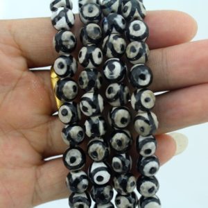 Shop Agate Faceted Beads! 6mm,8mm,10mm Faceted Black Eye Agate Bead ,Eye Agate Strand ,Black Round Agate Beads, Neckalce Bracelet Material—15-16 inches–NA112 | Natural genuine faceted Agate beads for beading and jewelry making.  #jewelry #beads #beadedjewelry #diyjewelry #jewelrymaking #beadstore #beading #affiliate #ad