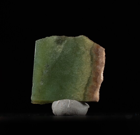 Apple Green Wyoming Nephrite Jade Rough Slab Natural Gel For Cutting , Cabbing ,polishing