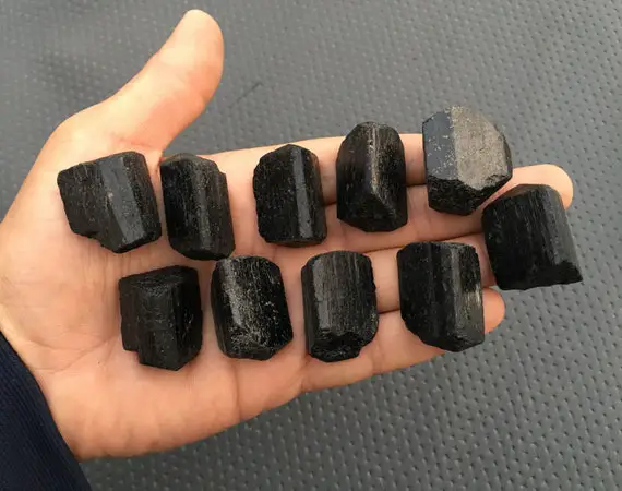 5 Pieces Natural Black Crystal Size 20x25-25x30 Mm,protection Mineral Raw,natural Black Tourmaline Gemstone,untreated Black Tourmaline Raw