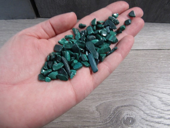 Malachite Chip Tumbled Stone Small Bag T256