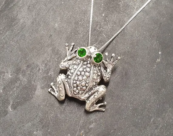 Frog Pendant, Diopside Pendant, Chrome Diopside, Animal Pendant, Vintage Pendant, Silver Frog Pendant, Frog Eyes Pendant, 925 Silver Pendant