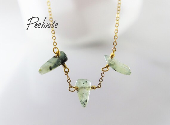 Raw Prehnite Necklace - Dainty Prehnite Choker Necklace - Raw Prehnite Crystal Necklace - Short Gemstone Necklace - Minimalist Necklace