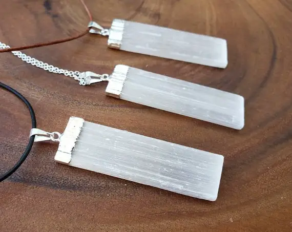 Raw Selenite Crystal Pendant Necklace - Protection Necklace - Positive Energy - Meditation Necklace - Energy Blockage - Anxiety Necklace