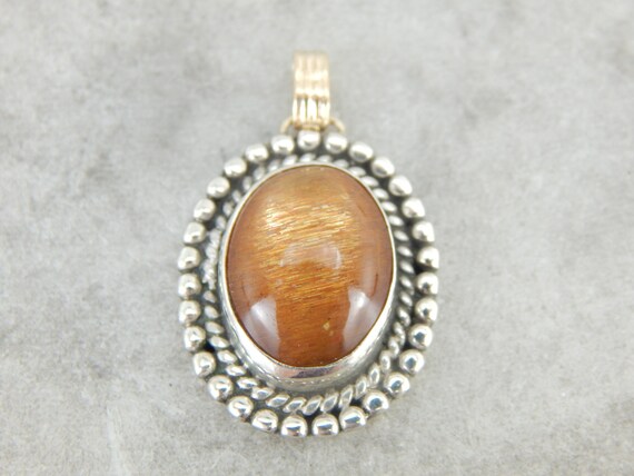 Glittering Orange Sunstone Pendant In Sterling And Gold Frame H11q3k